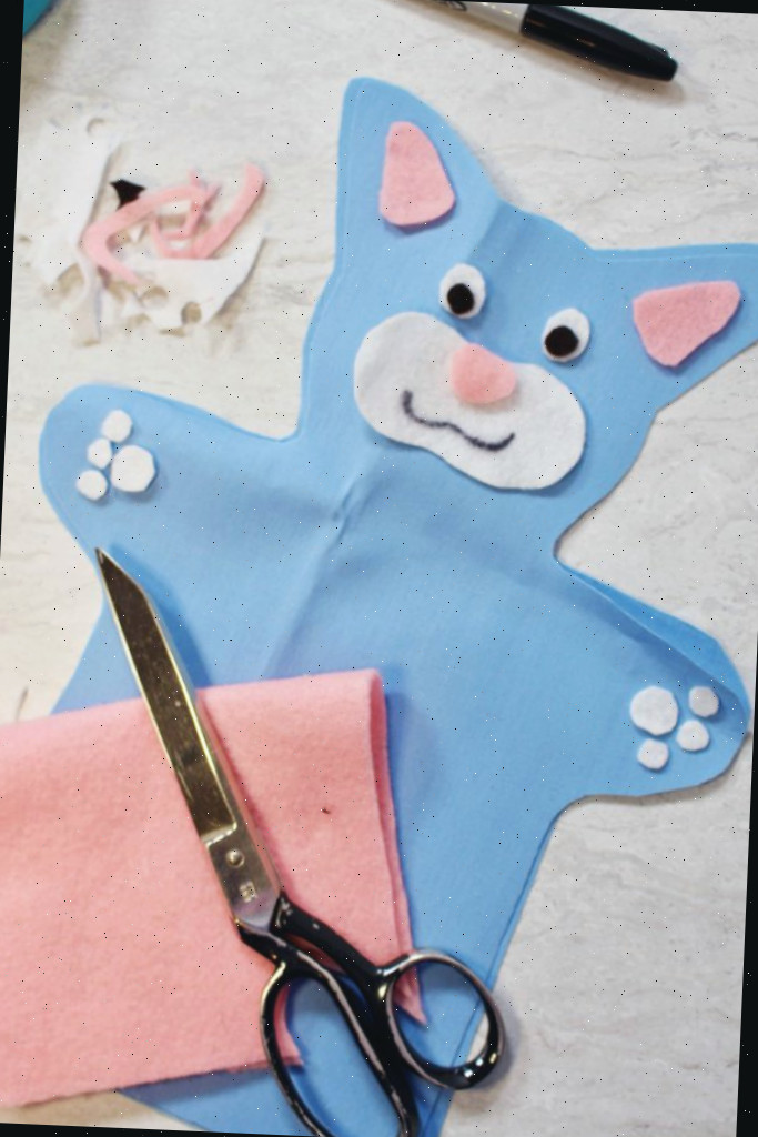 Crie os traços faciais | Bem-vindo à Nana's #Bem-vindoaoNanas #Mão #Fantoche #Grátis #Costura #Padrão #Crianças #Artesanato #DIY