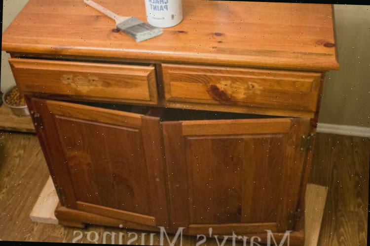 Uma mesa de madeira