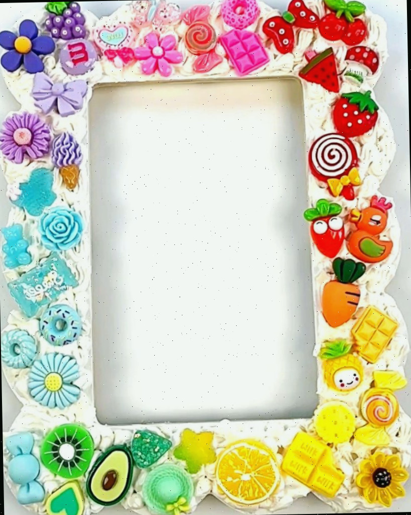 Artesanato de moldura de fotos DIY coberta com glacê de argila e enfeites