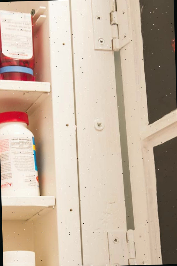 Um close de uma porta