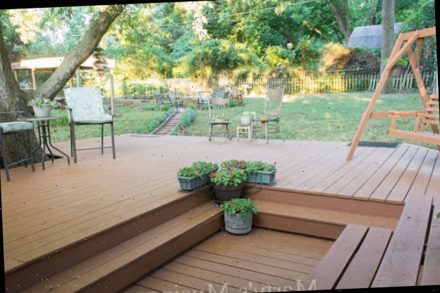 Os leitores desejavam saber se o produto de restauração Behr Deckover atendia às promessas de cobertura a longo prazo. Esses proprietários de casa DIY estão de volta com uma atualização.