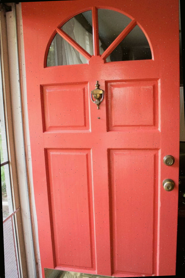 Um close de uma porta