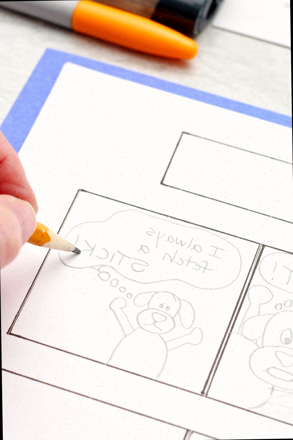 Um close de uma tira de quadrinhos com um cachorro dizendo 'Eu sempre busco um graveto!' desenhado a lápis.
