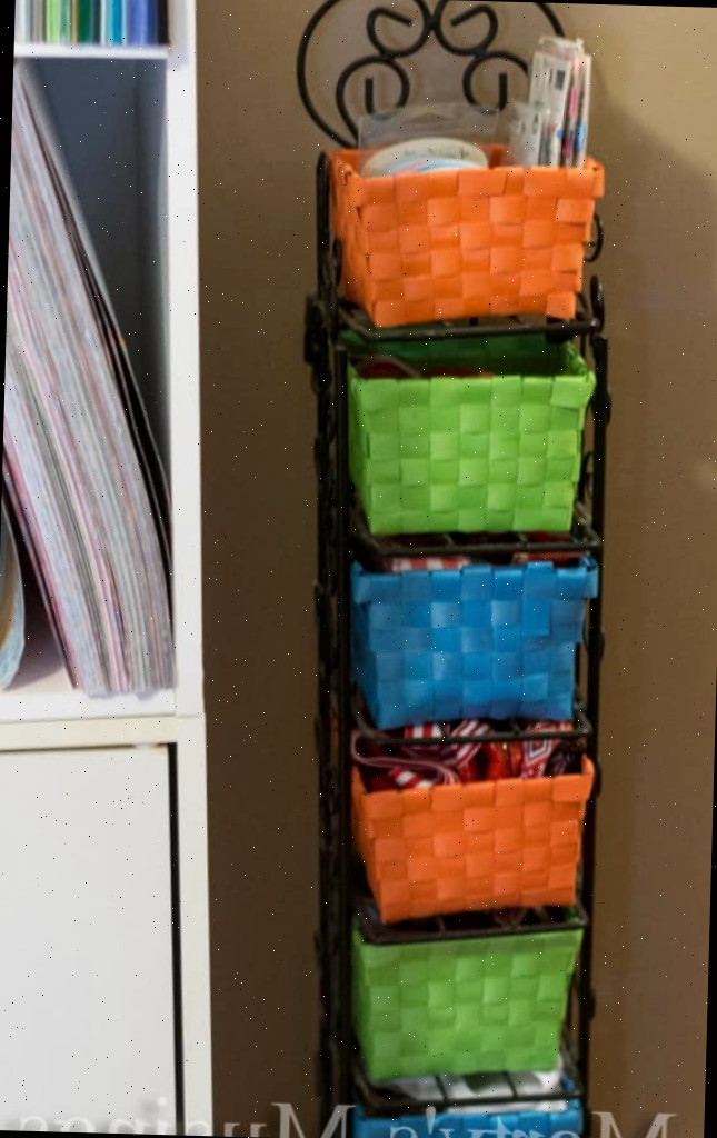 Organização de Fitas na Sala de Artesanato