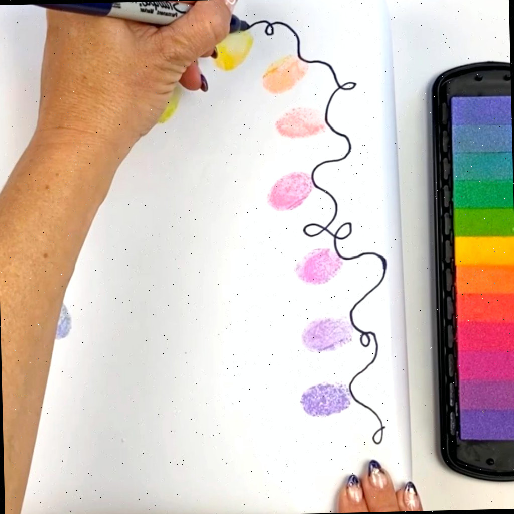 Desenhando o fio de luzes de Natal com uma Sharpie