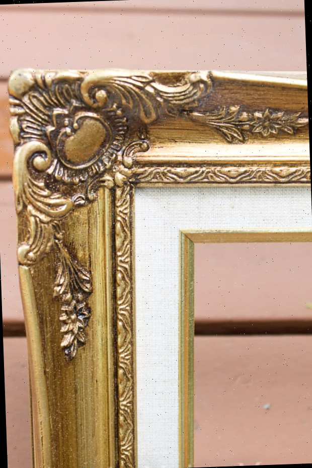 Close up de moldura vintage dourada