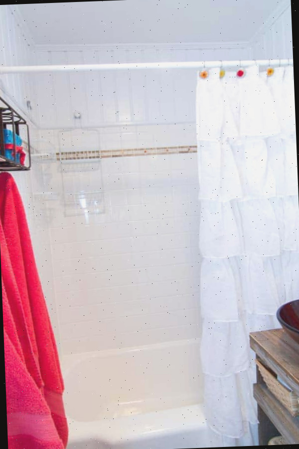Até mesmo um amador sem experiência pode criar um banheiro lindo com azulejos de chuveiro DIY usando Bondera Tile Mat! Instruções passo a passo incluídas.