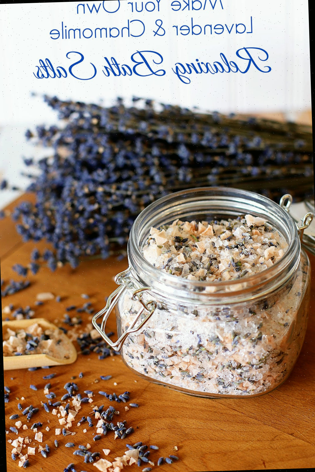 Aprenda a fazer sais de banho de lavanda de forma econômica em casa. Esses belos sais de banho de lavanda são simples de fazer e um presente maravilhoso para oferecer durante as festas, no Dia das Mães ou como lembrancinhas de casamento. Veja como fazê-los aqui.