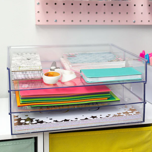 Organize-se com as Bandejas de Papel Transparentes Empilháveis
