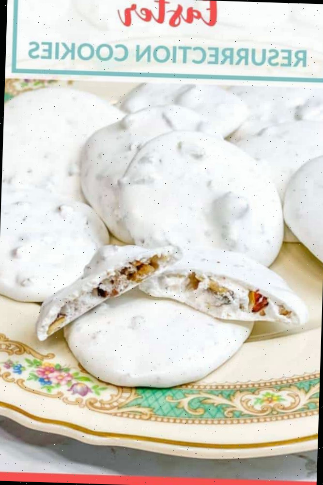 Biscoitos da Ressurreição de Páscoa em um prato vintage com biscoito de merengue branco