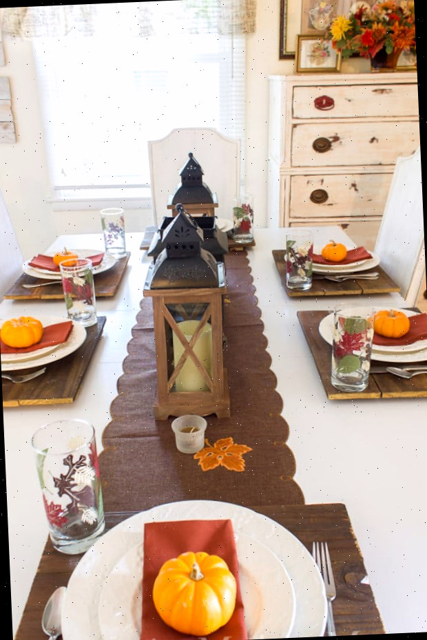 Esta fácil mesa rústica de outono usa itens acessíveis que você provavelmente já tem em casa, sem gastar muito tempo ou dinheiro!