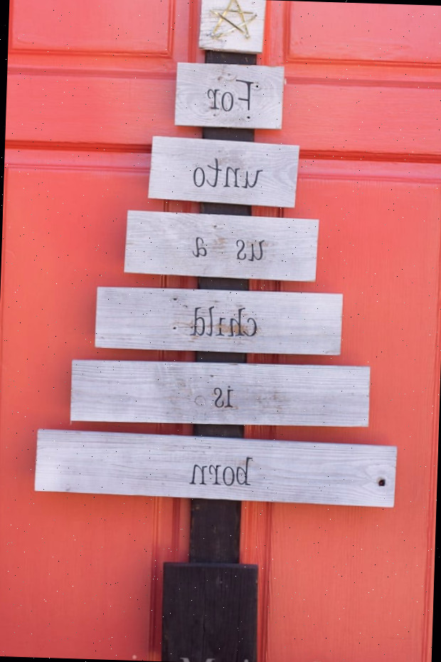 Uma placa acima de uma porta