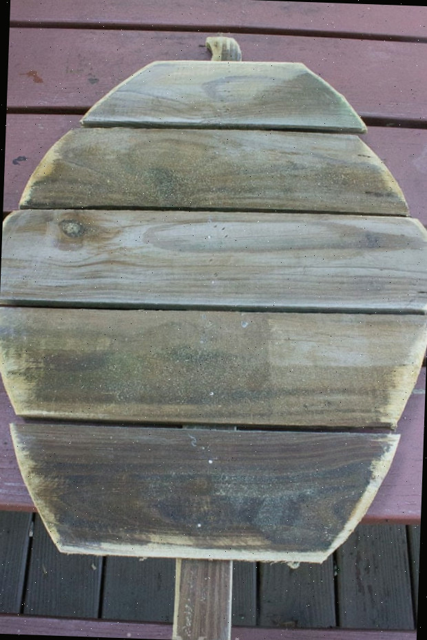 Placa de abóbora de madeira com madeira bruta