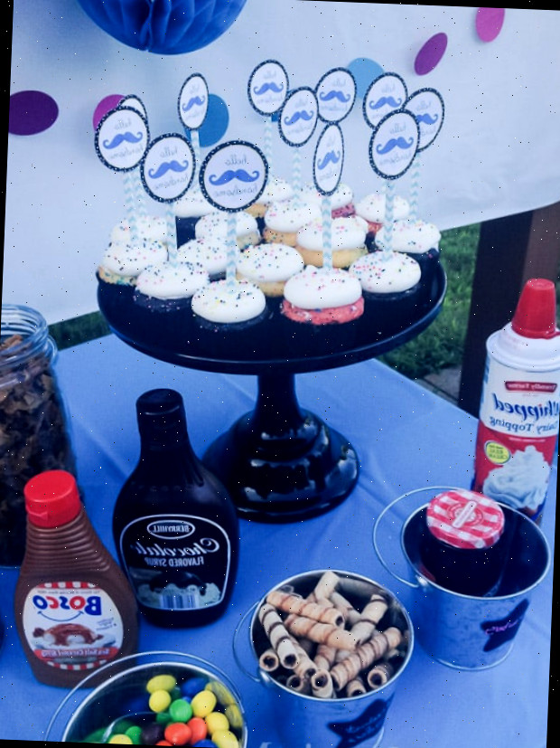 Todas as informações e dicas práticas sobre como organizar uma preciosa festa de revelação do gênero do bebê. Inclui impressões grátis com ideias para comida, decoração e revelação.