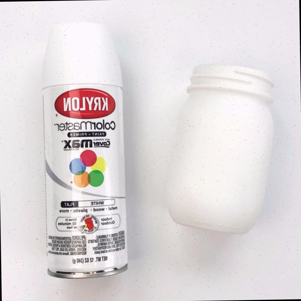 Frasco de conserva spray pintado de branco