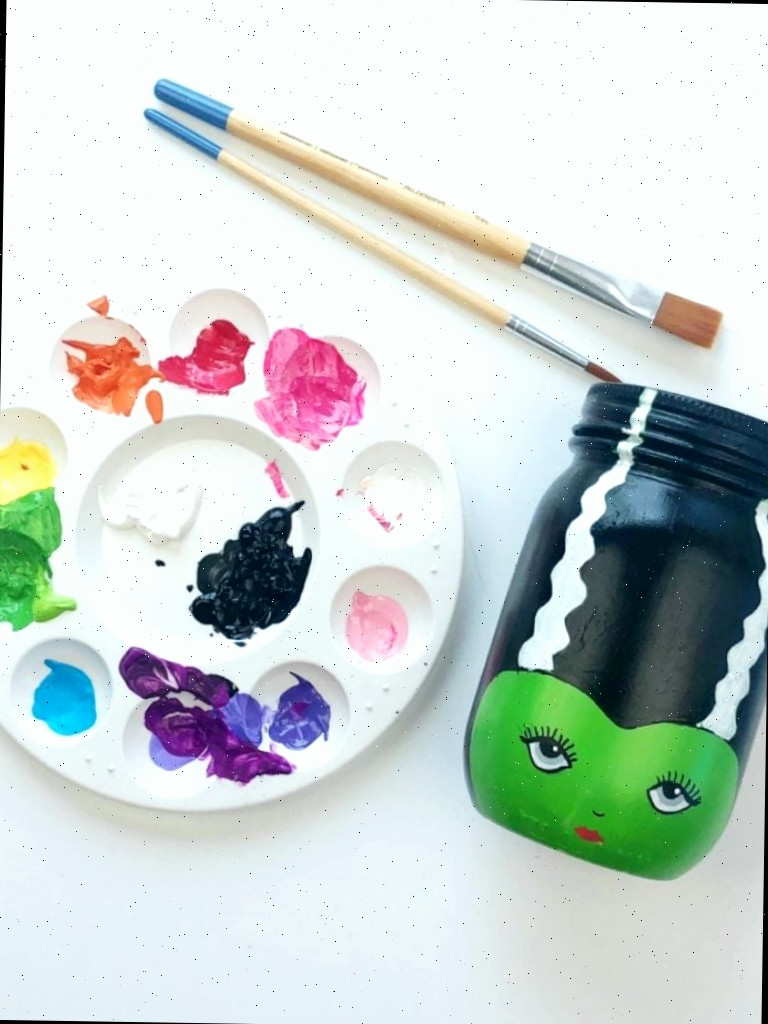 Concluindo a pintura utilizando um pincel