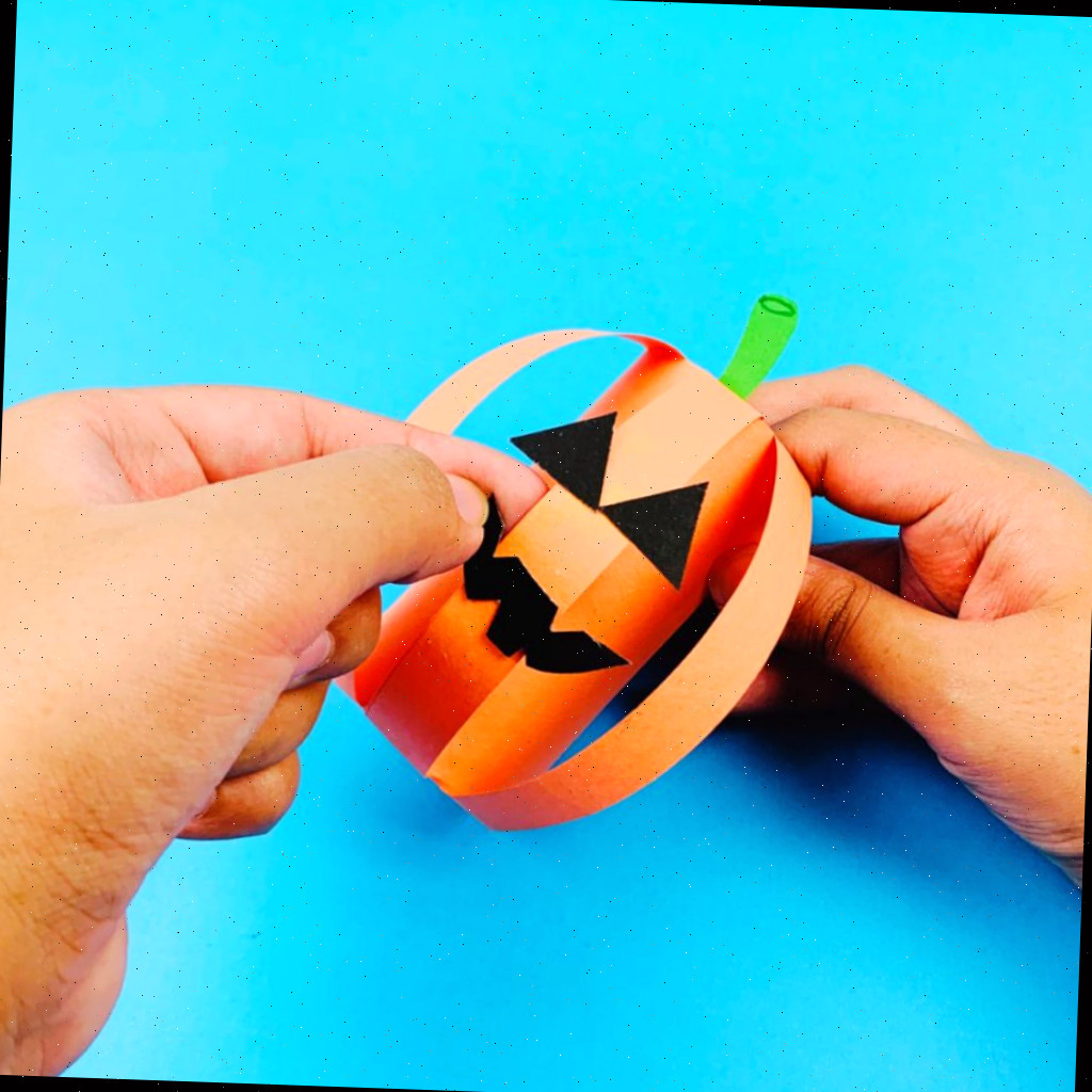 Artesanato de rolo de papel higiênico de abóbora de Halloween