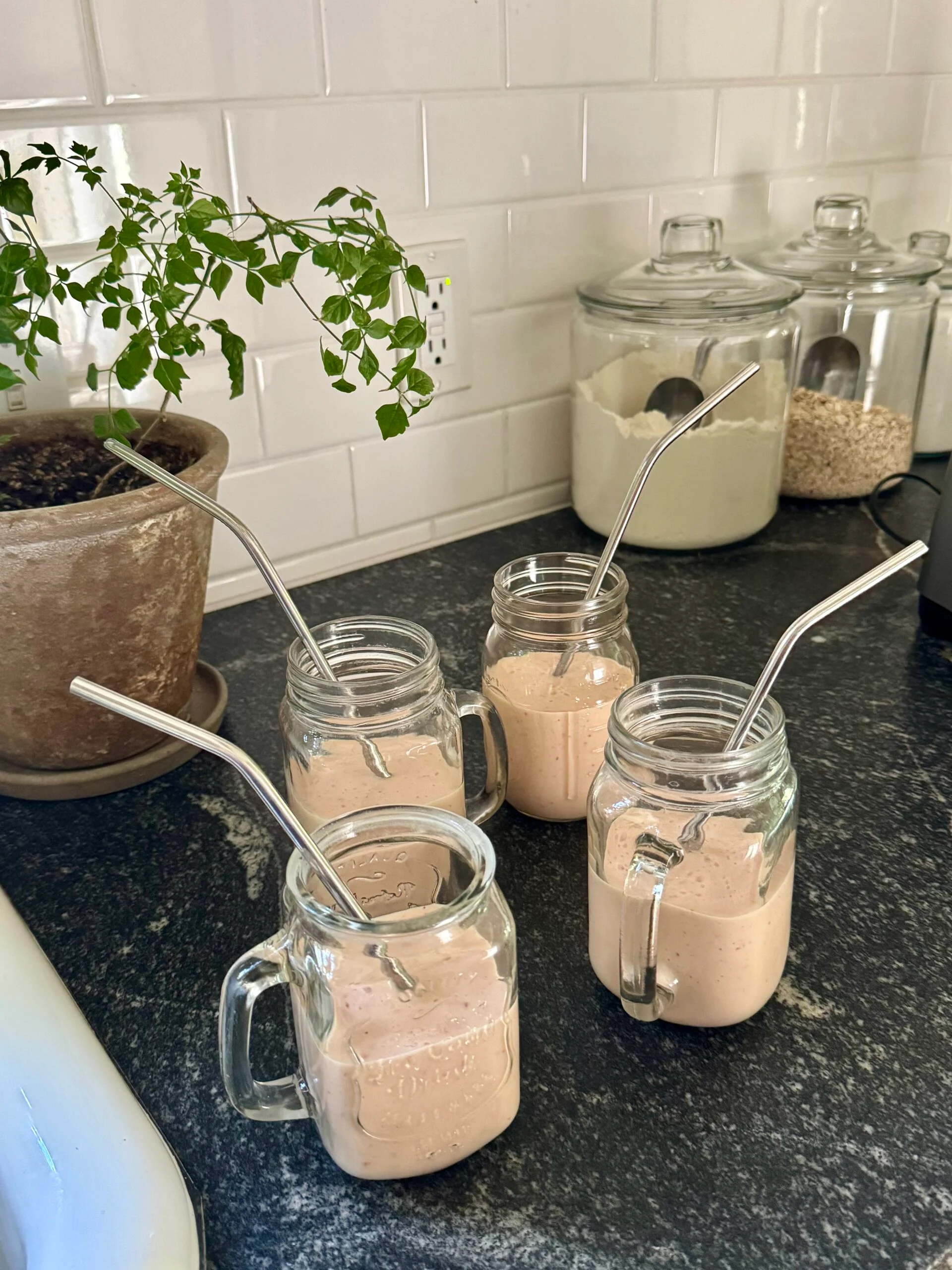 Receita de Smoothie de Kefir Caseiro (Além de Picolés Fáceis e Saudáveis para o Intestino)