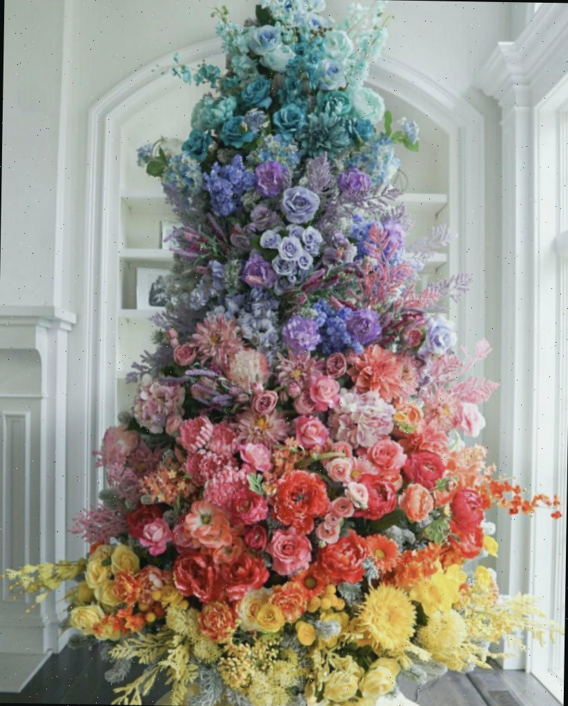 Uma das muitas árvores de Natal o ano todo - esta tem tema floral