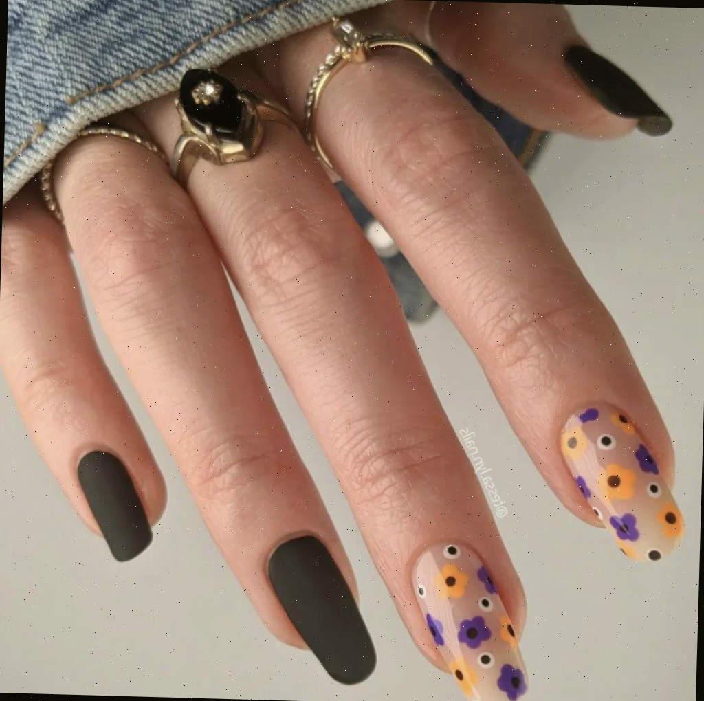 Unhas fáceis de Halloween com flores e preto sólido