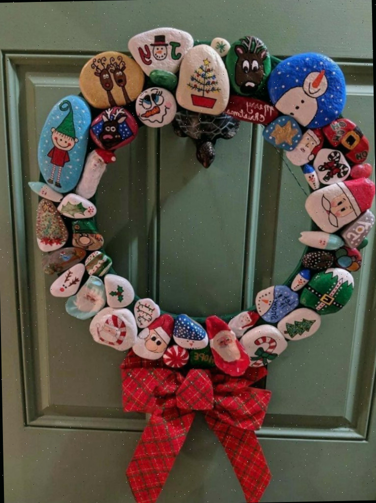 Como Fazer uma Guirlanda de Natal com Pedras Pintadas