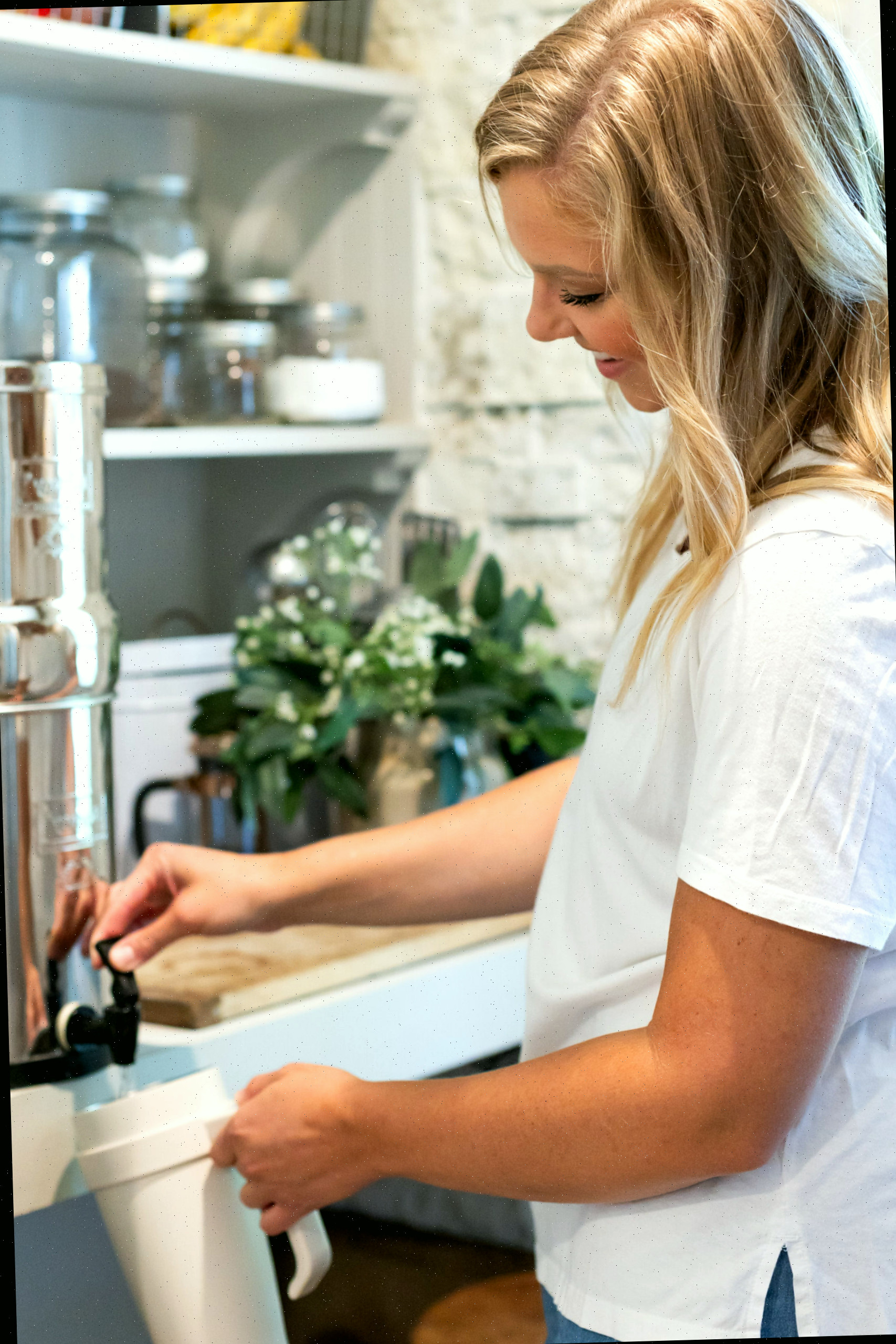 qualidade do ar, orçamento, sem produtos químicos, limpeza sem química, limpo, ar limpo, vida limpa, limpeza, ecologicamente correto, óleos essenciais, vidro, purificadores de ar para casa, dona de casa, faça a casa, fabricação de casa, recurso, dona de casa criativa, recursos, reciclável, panos de limpeza reutilizáveis, panos reutilizáveis, recipiente reutilizável, vidro reutilizável, garrafa de água reutilizável, reutilizar, seguro, economizar, sustentabilidade, sustentabilidade na casa, casa sustentável, práticas sustentáveis em casa, econômico, desperdício, filtração de água, sistema de filtração de água