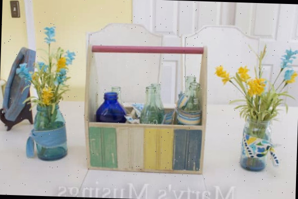 Um vaso de flores sobre uma mesa