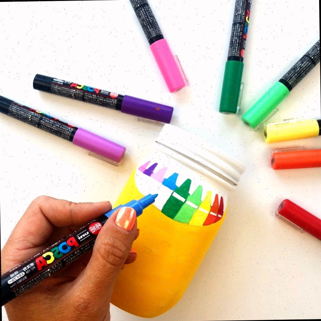 Desenhando o padrão de lápis de cor com canetas de tinta