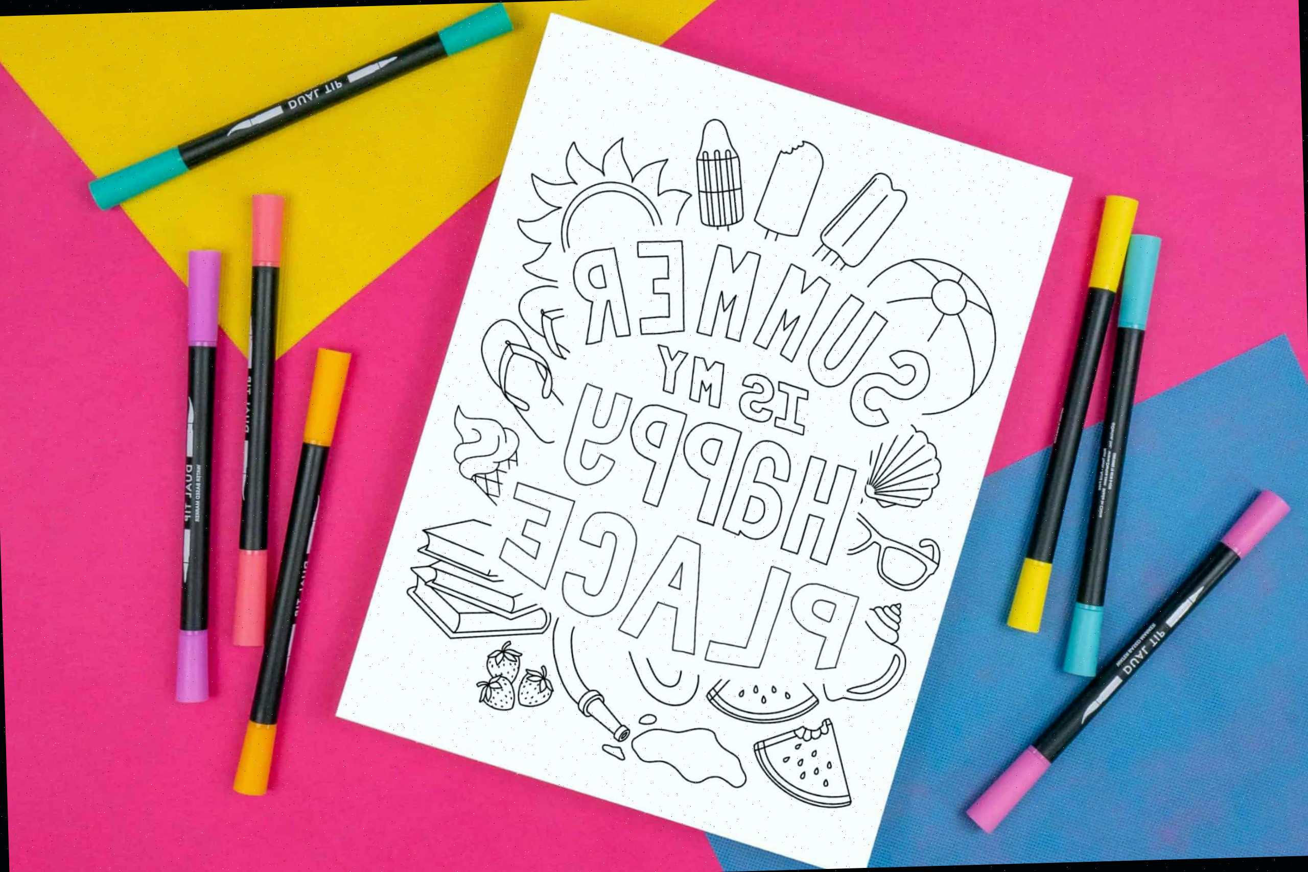 Página para colorir com as palavras 'Verão é meu refúgio feliz' sobre um fundo rosa vibrante e canetinhas.