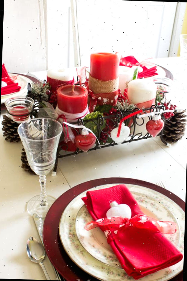 Mesa adornada em vermelho e branco para o Dia dos Namorados