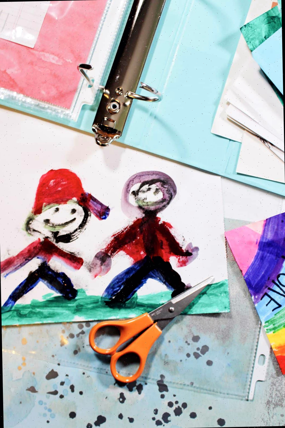 Portfólio de Arte DIY para Salvar e Compartilhar Obras de Arte das Crianças
