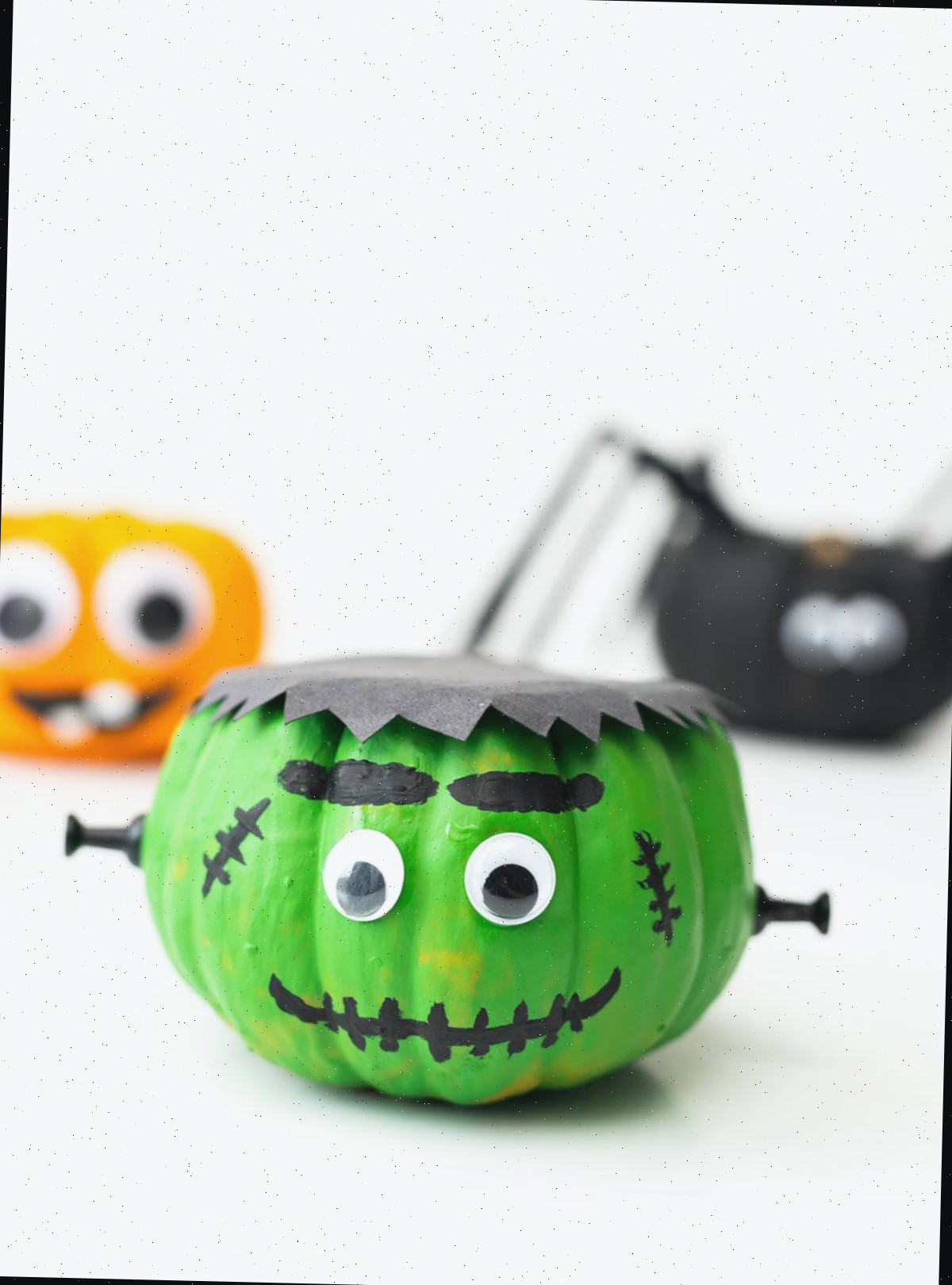 Mini abóbora Frankenstein, abóbora com rosto divertido, abóbora com aranha.
