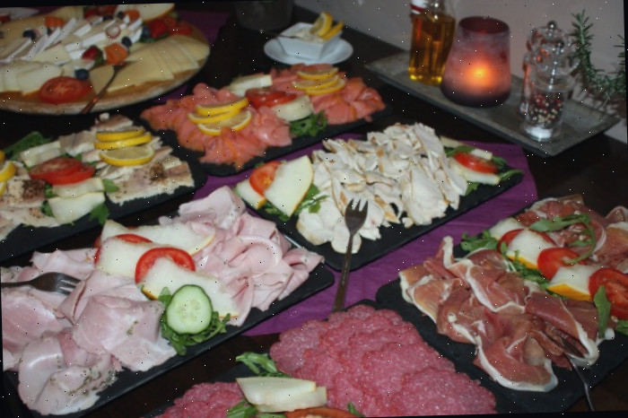 Comida servida não em estilo buffet.