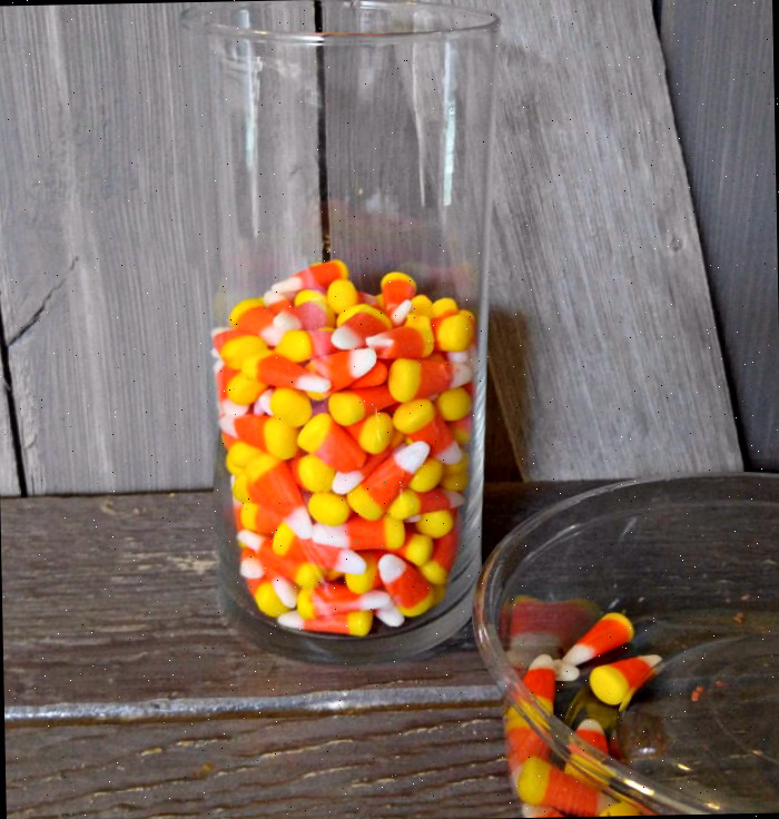 doce de milho em um vaso de vidro Adicione doce de milho a um vaso de vidro