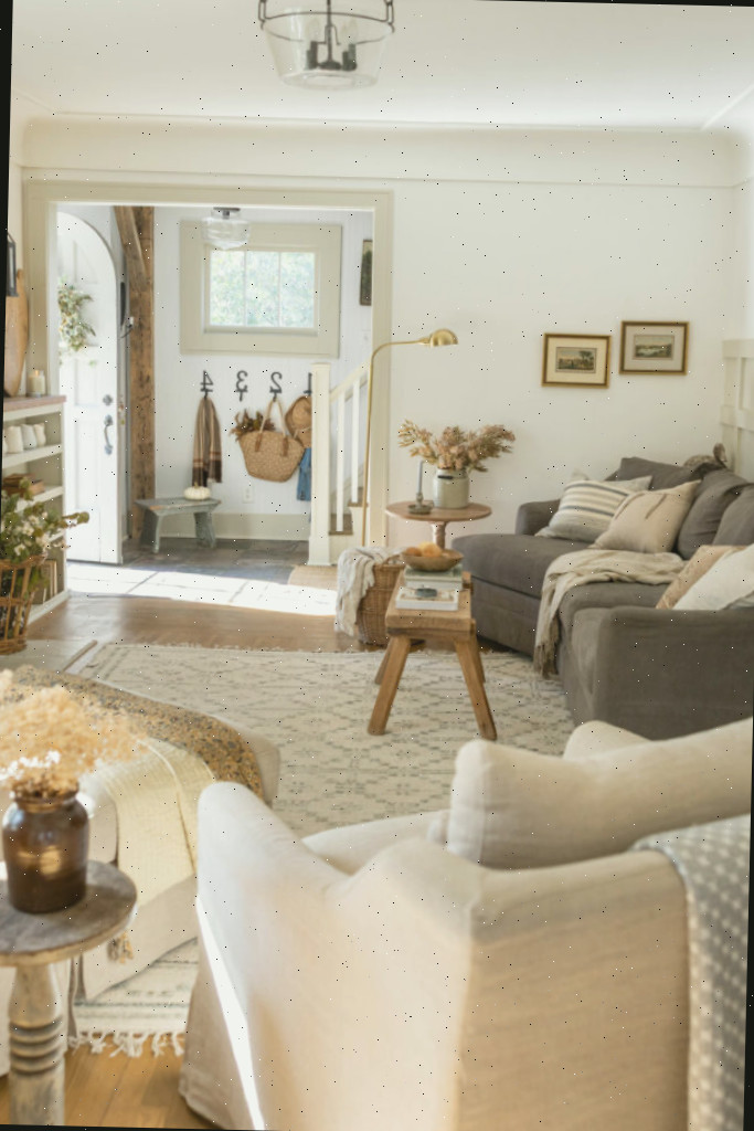 Sala de estar da visita de casa no outono