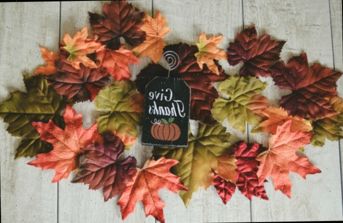 autumn leaves and Give thanks sign Centro de mesa de folhas de outono