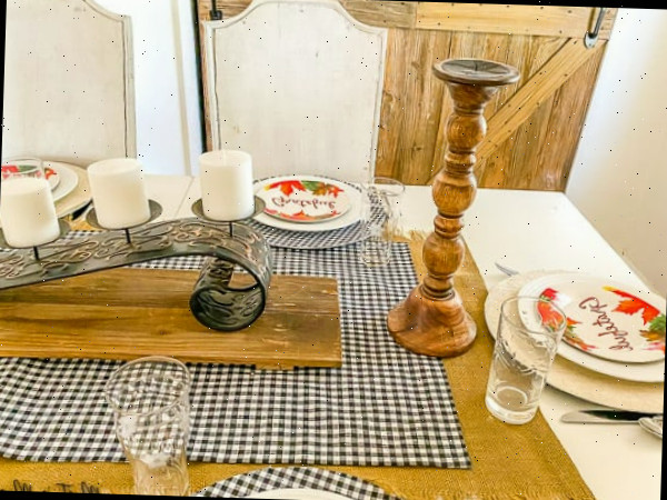 mesa de outono com detalhes rústicos em madeira e passa-mesas sem costura