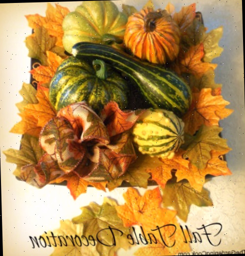 Prato ornamentado com gourds para o outono