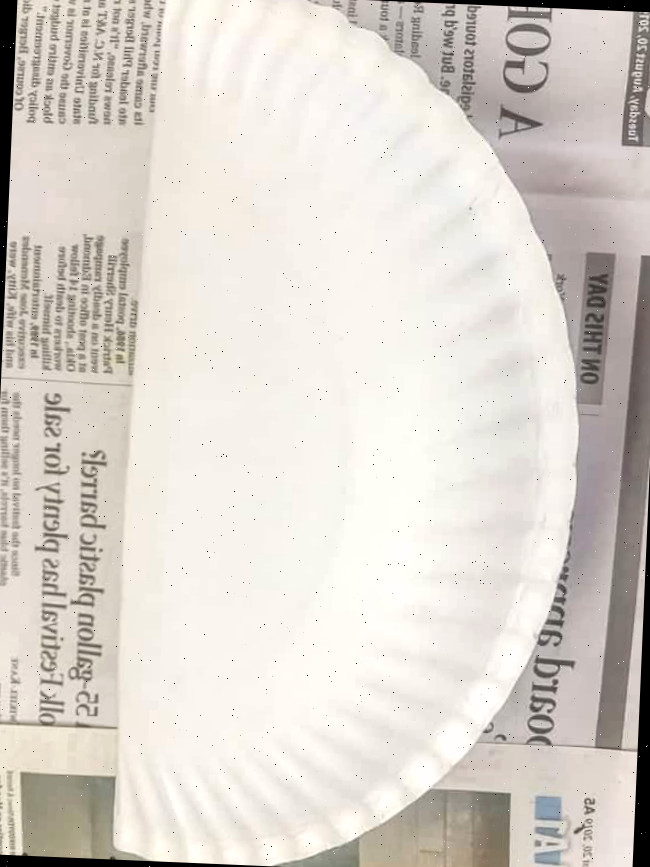 dobre o prato de papel ao meio para o projeto do banner