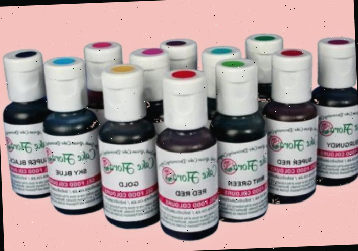 Corante alimentício em gel em frascos sobre fundo rosa.