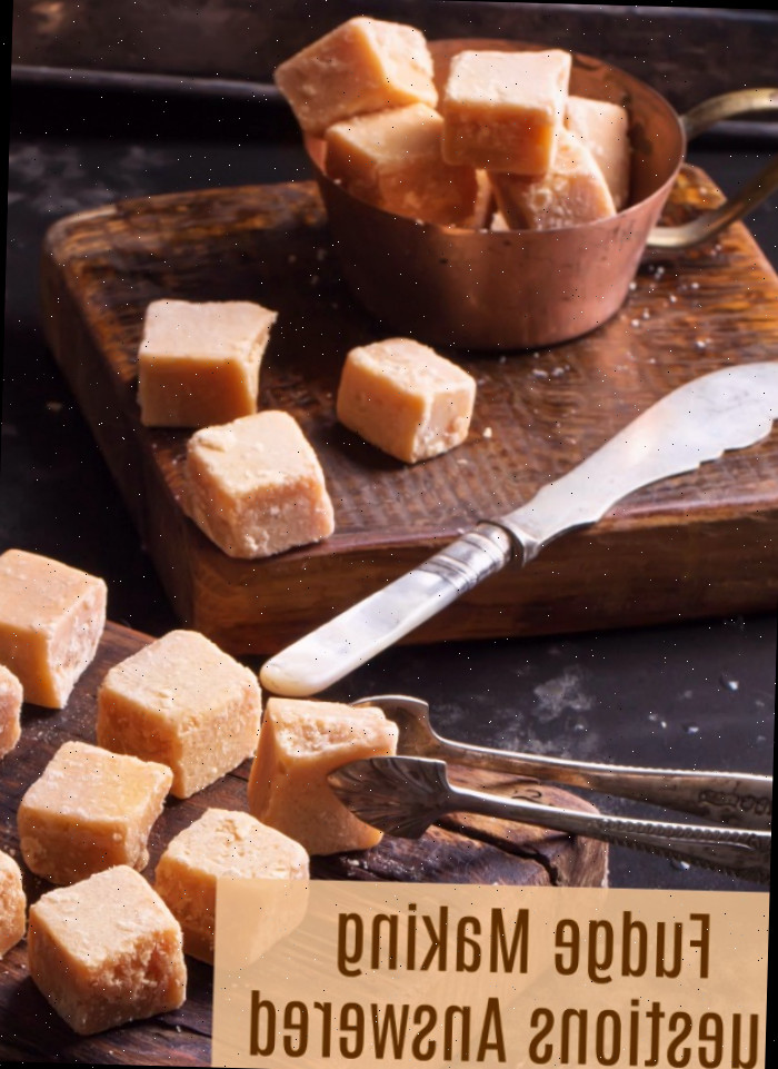 Questões sobre fabricação de fudge respondidas. Cena rústica com fudge, faca e pinças e palavras dizendo 'Questões sobre fabricação de fudge respondidas'.