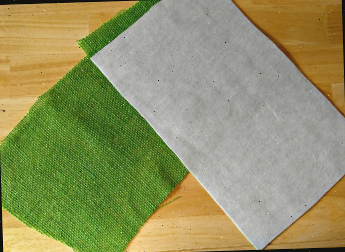Fuse uma das laterais do tecido de burlap