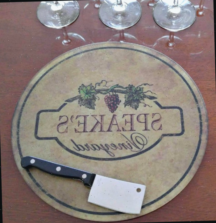 Prato de queijo de vidro personalizado com faca.