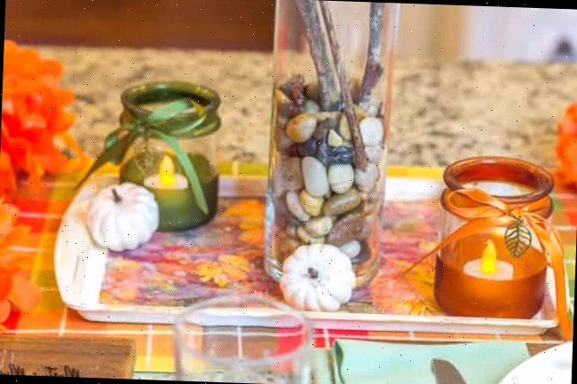 velas laranja e verdes da Dollar Store sobre a mesa de outono