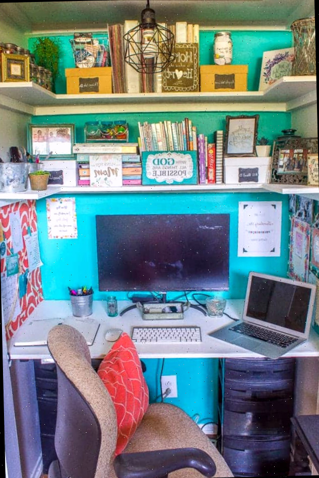 Trabalhe de casa, mas não tem espaço para um escritório? Descubra como converter um closet em um escritório em casa (além de todos os detalhes sobre a organização da sala de artesanato!)