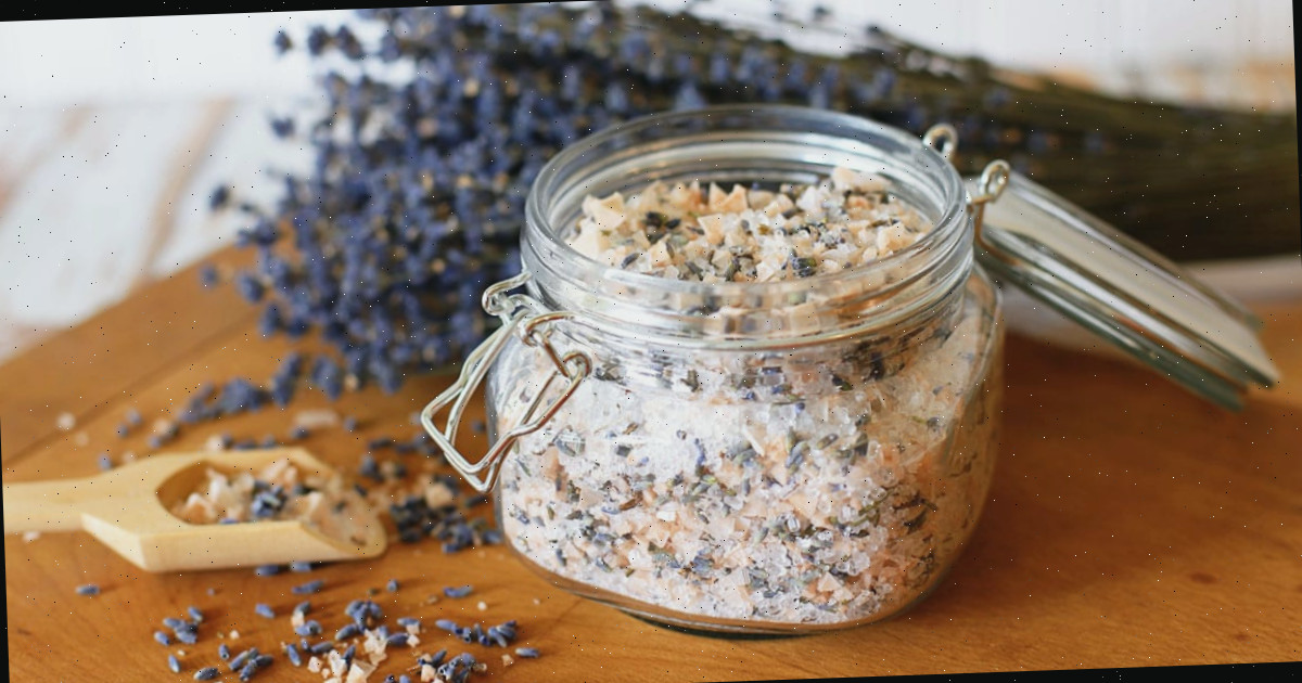 Fáceis sais de banho de lavanda DIY uma simples receita de 5 minutos