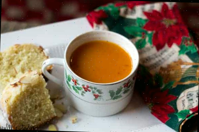 A receita de Chá Russo Instantâneo com Tang é um clássico das celebrações de fim de ano, que se transformou na bebida quente acessível ideal para as festividades!