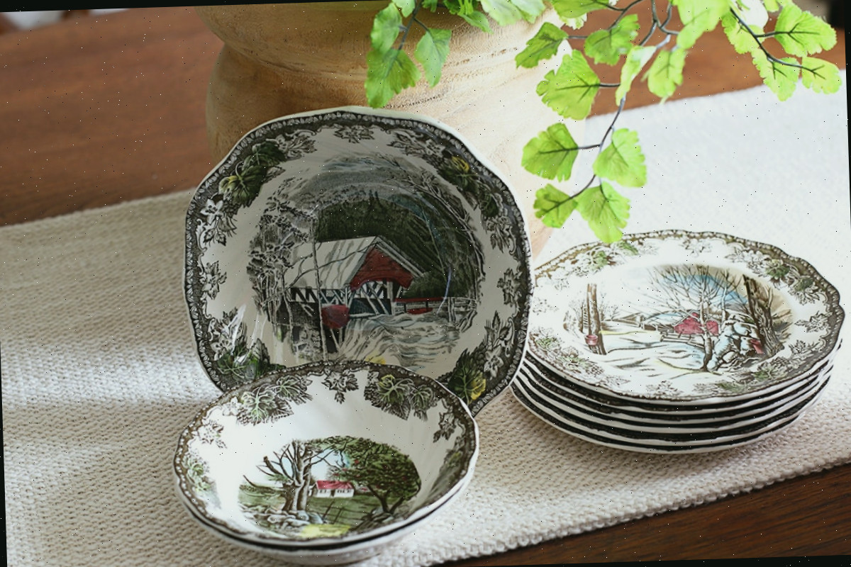 Pequeno conjunto de porcelana Johnson Brothers Friendly Village descoberto em um brechó.