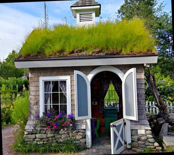 Um galpão de jardim em miniatura no Jardim Botânico Boothbay, no Maine.
