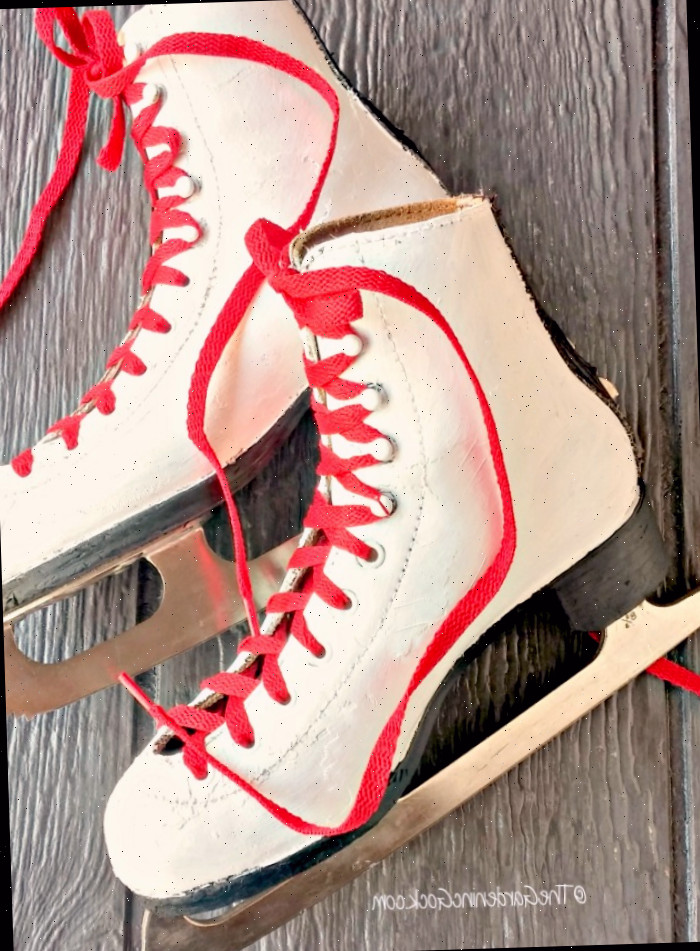 patins de gelo e cadarços vermelhos